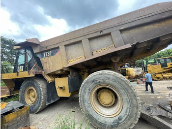 Карьерный самосвал CATERPILLAR
