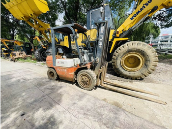 Мини-погрузчик с бортовым поворотом