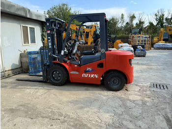 Дизельный погрузчик HELI