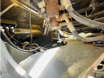 Колёсный погрузчик Komatsu WA320: фото 5