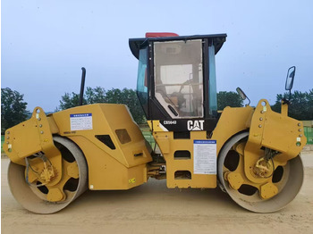 Каток CATERPILLAR