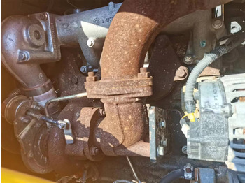 Экскаватор-погрузчик : фото 3