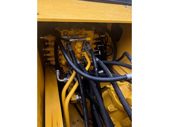 Гусеничный экскаватор KOMATSU PC220