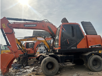 Колёсный экскаватор DOOSAN