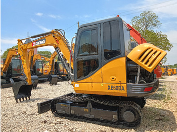 Гусеничный экскаватор XCMG XE60DA