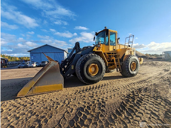 Колёсный погрузчик VOLVO L220D