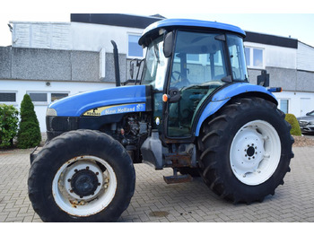 Трактор NEW HOLLAND TD5