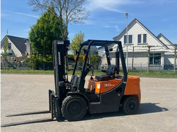 Дизельный погрузчик DOOSAN