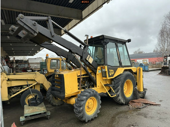 Трактор JCB