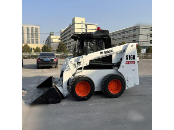 Мини-погрузчик с бортовым поворотом BOBCAT S160