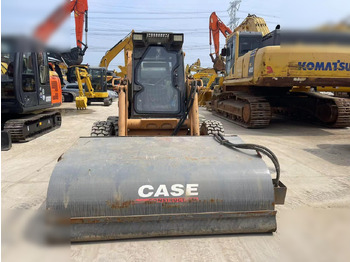 Мини-погрузчик с бортовым поворотом CASE 85XT: фото 4