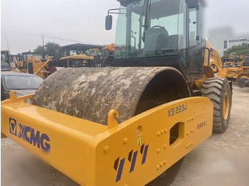 Каток XCMG XS223J
