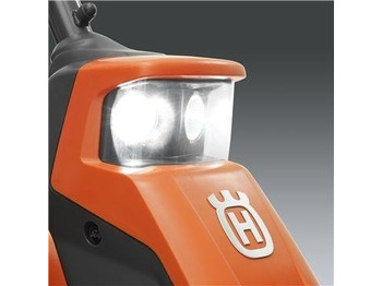 Газонокосилка Husqvarna R 216T AWD inkl. 103 cm klippebord: фото 5 Газонокосилка Husqvarna R 216T AWD inkl. 103 cm klippebord: фото 5