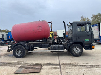 Ассенизатор MAN 18.232 (8000 L / 6 CYLINDER WITH MANUAL PUMP / STEEL SUSPENSION): фото 4