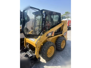 Мини-погрузчик с бортовым поворотом CATERPILLAR 226B3