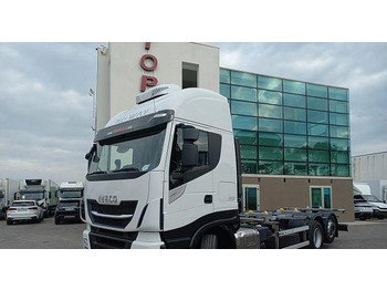 Грузовик-контейнеровоз/ Сменный кузов IVECO Stralis 480