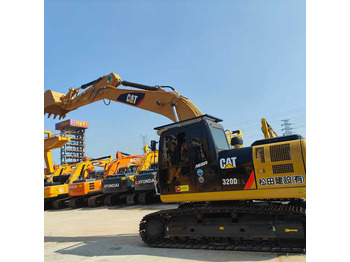 Гусеничный экскаватор CATERPILLAR 320C