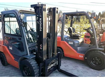 Дизельный погрузчик TOYOTA