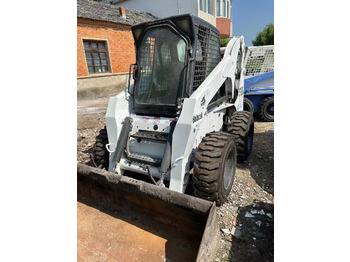 Мини-погрузчик с бортовым поворотом BOBCAT S300