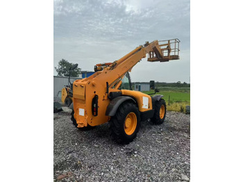 Телескопический погрузчик JCB