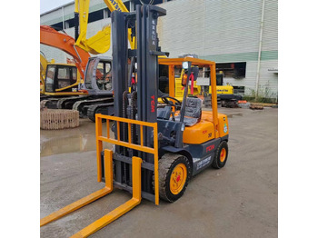 Дизельный погрузчик TCM FD30: фото 4