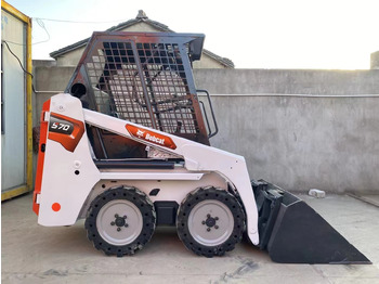 Мини-погрузчик с бортовым поворотом BOBCAT S70