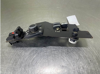 Кабина и интерьер MECALAC