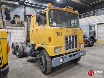 Тягач MACK