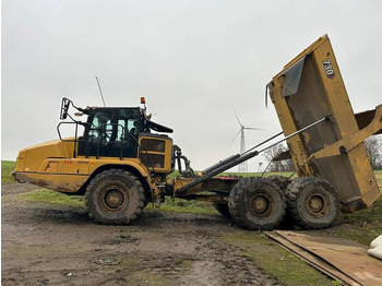 Сочленённый самосвал CATERPILLAR 730