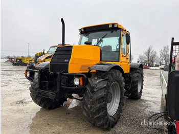 Трактор JCB
