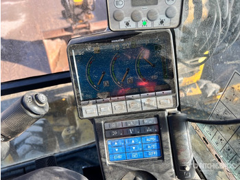 Колёсный экскаватор KOMATSU