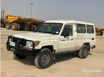 Внедорожник TOYOTA Land Cruiser