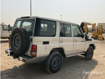 Внедорожник 2014 Toyota Land Cruiser LX 76L 4x4 SUV: фото 3