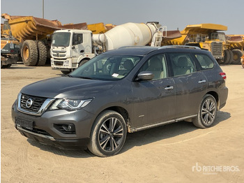 Внедорожник NISSAN