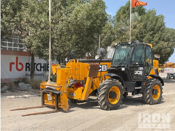 Телескопический погрузчик JCB