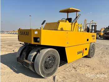 Пневмоколесный каток SAKAI