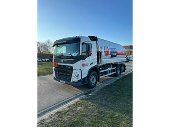 Грузовик-цистерна VOLVO FM