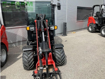 Компактный фронтальный погрузчик Manitou mla2-25: фото 3