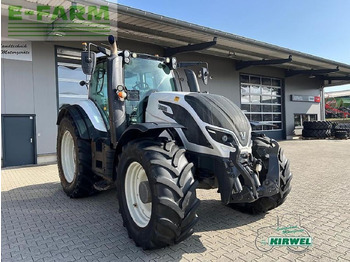 Трактор VALTRA T214