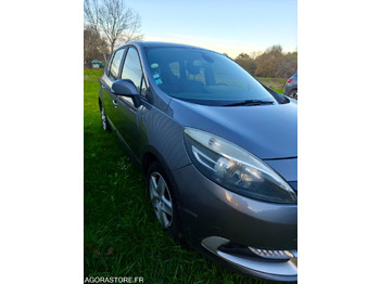 Легковой автомобиль RENAULT