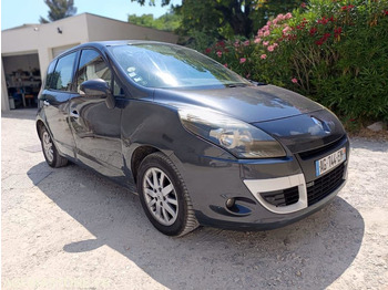 Легковой автомобиль RENAULT