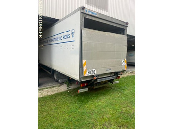 Грузовик RENAULT Midlum