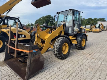 Колёсный погрузчик CATERPILLAR 908H