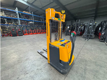Вилочный погрузчик 2013 JUNGHEINRICH EJC220 2,000KG STACKER PALLET TRUCK ANT FREE LIFT: фото 4 Вилочный погрузчик 2013 JUNGHEINRICH EJC220 2,000KG STACKER PALLET TRUCK ANT FREE LIFT: фото 4