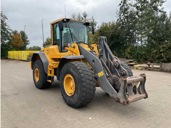 Колёсный погрузчик Volvo L120F: фото 3 Колёсный погрузчик Volvo L120F: фото 3
