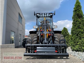 Новый Компактный фронтальный погрузчик JCB 403 Agri Plus: фото 3