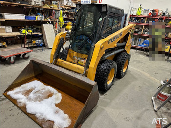 Мини-погрузчик с бортовым поворотом Mustang 220R kompaktlaster m/planeringskuffe og pallegafler: фото 2 Мини-погрузчик с бортовым поворотом Mustang 220R kompaktlaster m/planeringskuffe og pallegafler: фото 2