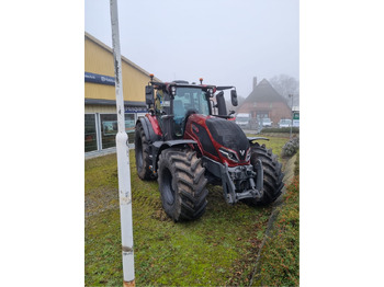Трактор VALTRA