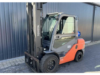 Газовый погрузчик TOYOTA