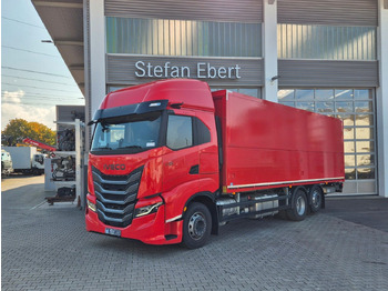 Грузовик для перевозки напитков IVECO